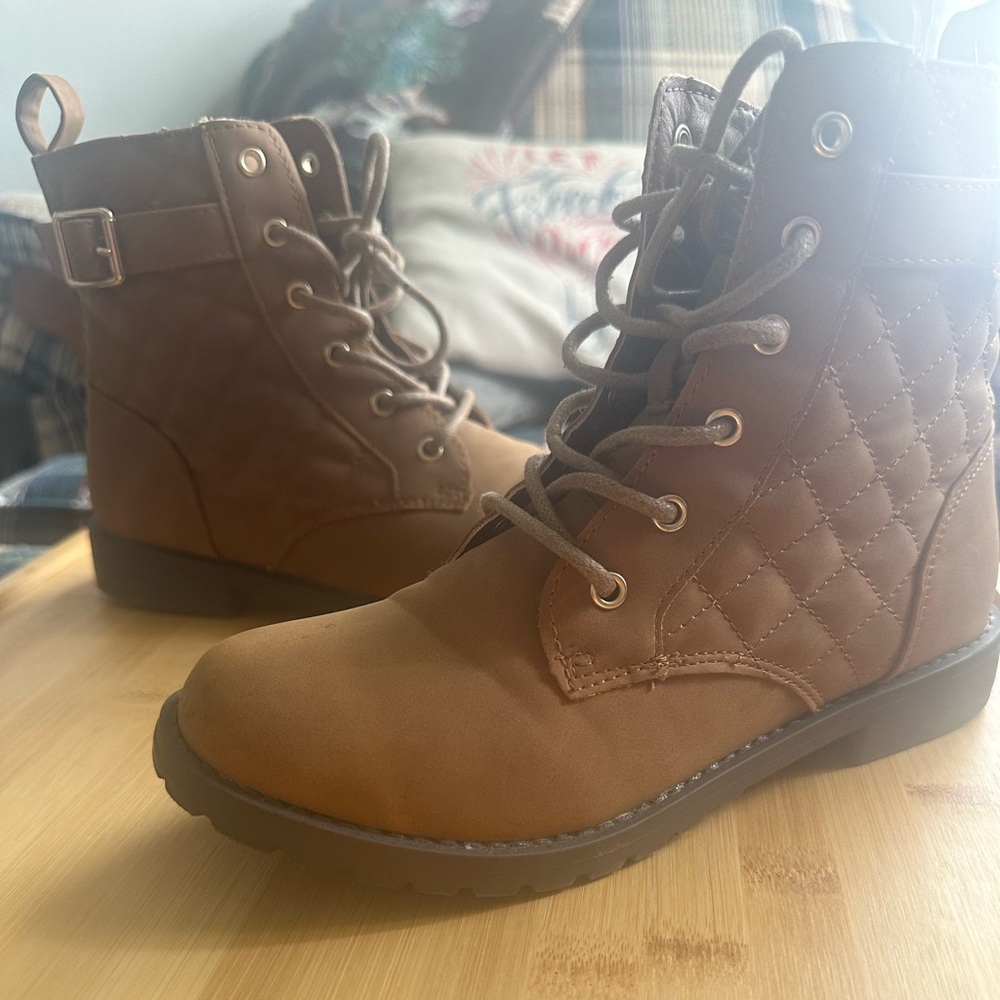 NWOT Children’s Place Bootie Size 4